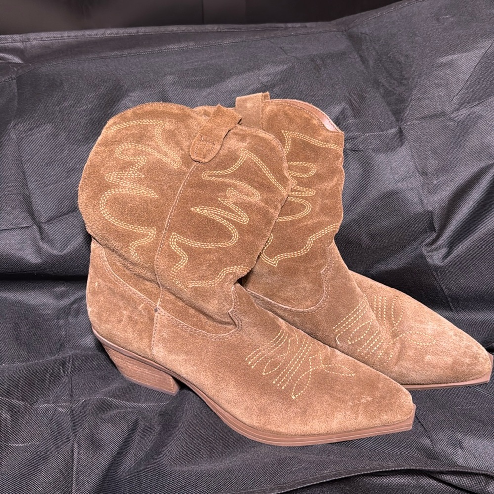 Women’s Steve Madden cowboy boots size 10
